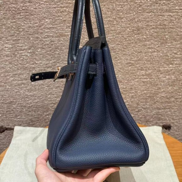 Classic Hermes Bag: A Stylish and Versatile Choice for Elegance - Picture 4 of 6